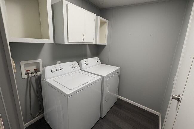 Lavadora y secadora nuevas - 23047 Cactus Rd