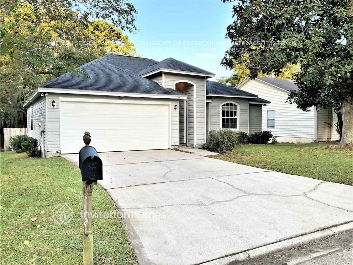 Foto principal - 1724 Chandelier Cir W
