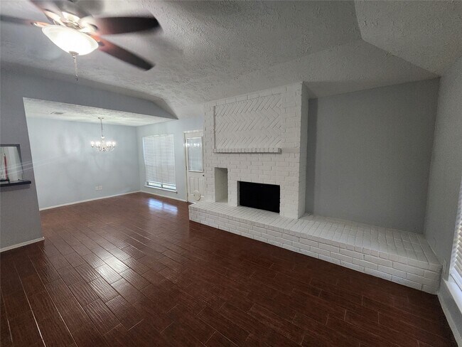 Foto del edificio - 4515 Aspen Brook Ln