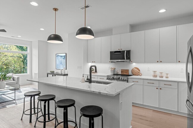 Building Photo - Luxurious New Construction 4BD, 4BA Downto...