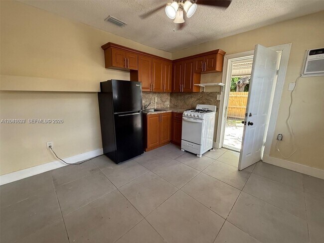 Foto del edificio - 2339 NW 35th St