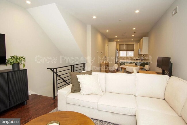 Building Photo - 1616 Cambridge St