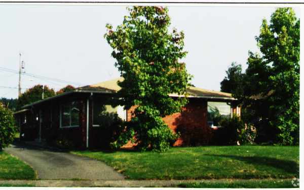 Primary Photo - 548-550 3rd Ave N