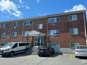 Building Photo - 135 Winthrop St