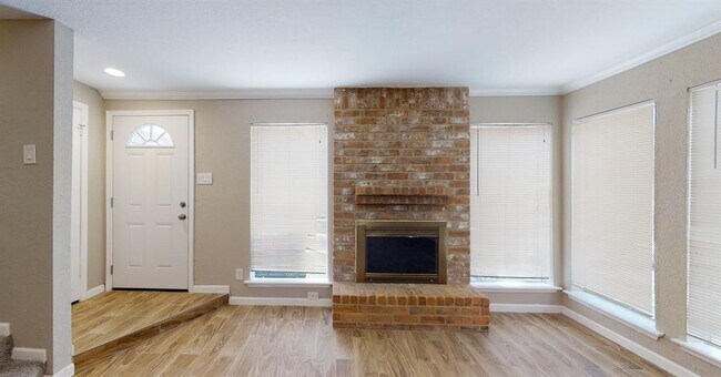 Foto del edificio - 7807 Bateman Ln