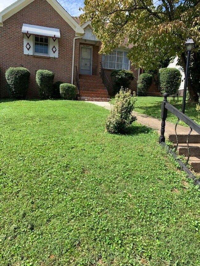 Building Photo - 1019 Brentwood Ave