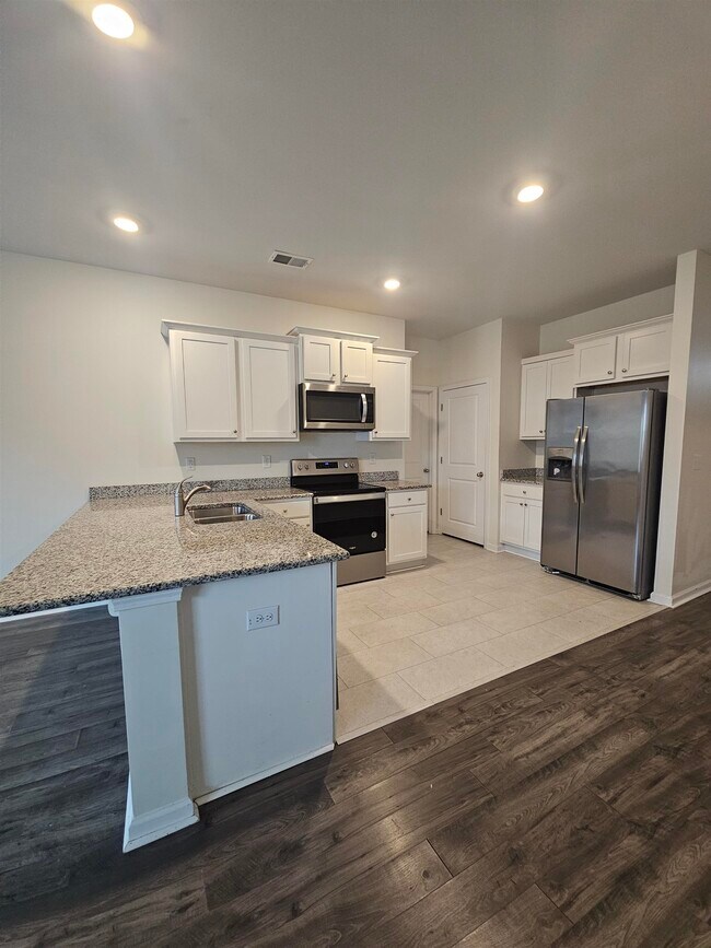 Foto del edificio - 304 Forestbrook Cove Cir