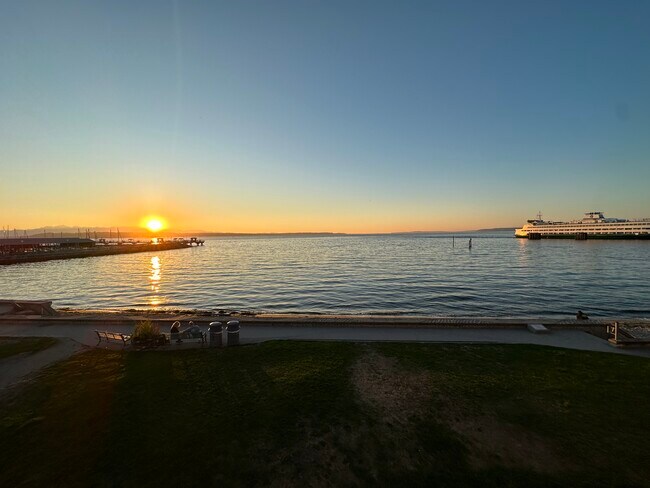 Photo - 250 Beach Pl Apartments