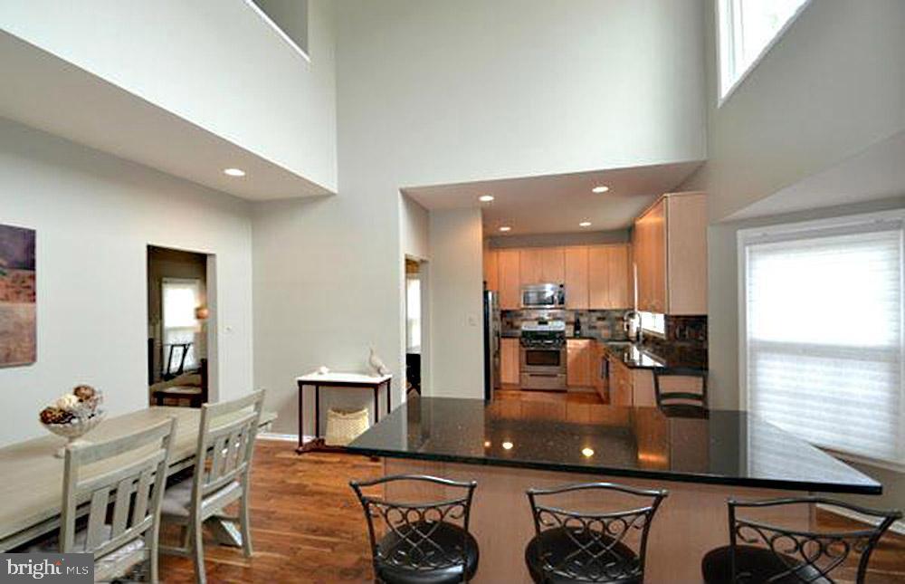 Foto principal - 5556 Village Center Dr