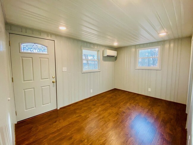 Foto del edificio - WAITLIST APPLICATIONS ONLY - AVAILABLE NOV...
