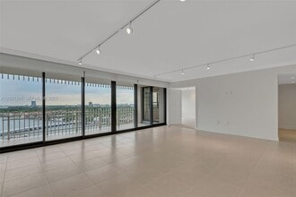 Building Photo - 3 Grove Isle Dr
