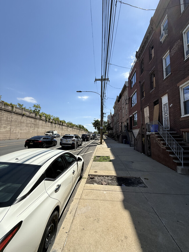 Foto del edificio - 2302 E Lehigh Ave