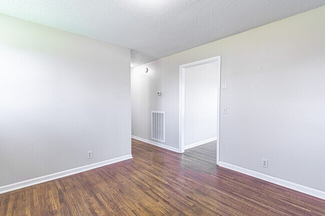 Foto del edificio - Pictures coming soon....