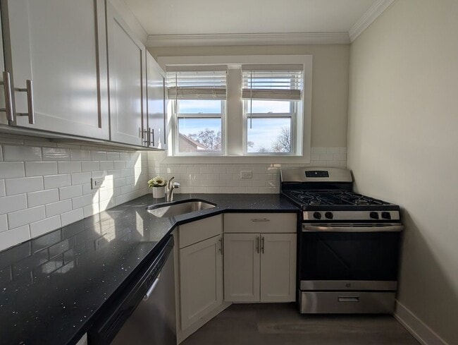 Building Photo - 3819.5 Greenview, Unit 2W