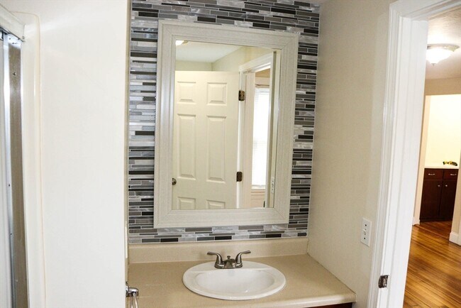 Foto del edificio - 9 Forest Ave Ct