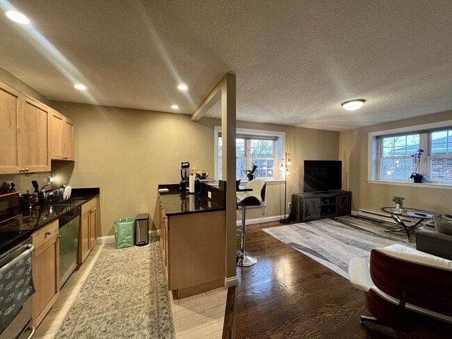 Building Photo - 116 Sycamore St