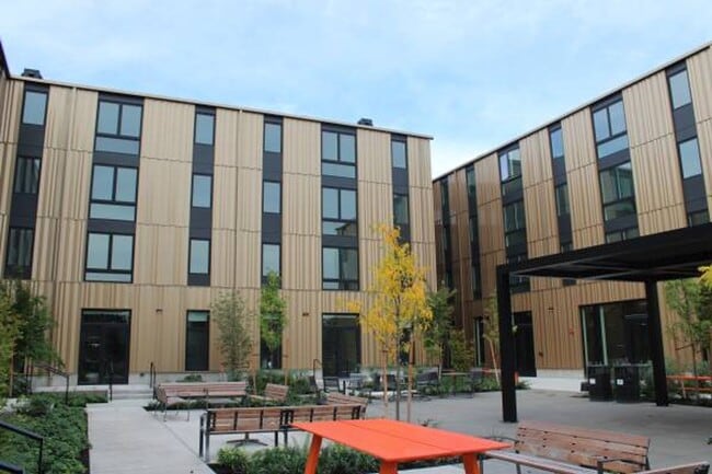 Interior Photo - Chaku Kumtuks Haws