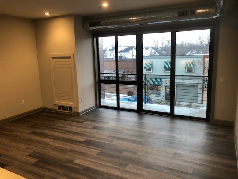 Foto principal - 120 S Broadway St