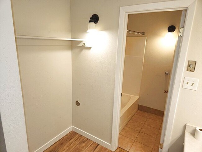 Foto del edificio - Perfectly Located Studio Apartment