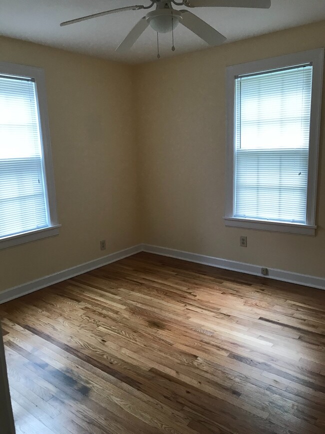 Building Photo - 104 Spring Valley