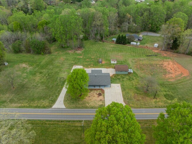 Foto del edificio - 1410 Mays Chapel Church Rd