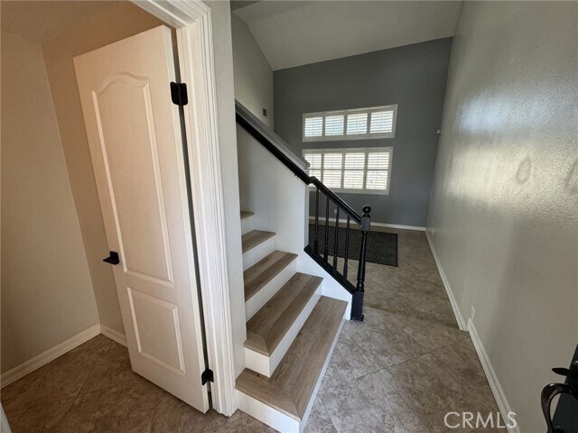 Building Photo - 980 Acorn Ln