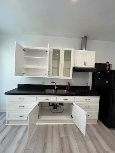 Foto del edificio - 5749 Larryan Dr