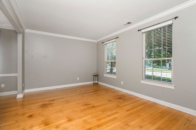 Foto del edificio - 412 Denow Rd