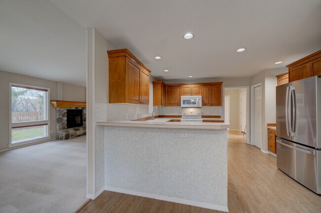 Building Photo - 3175 Fieldstone Dr W