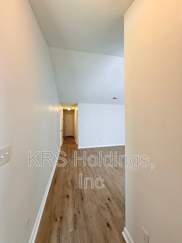 Building Photo - 612 Kendall Dr
