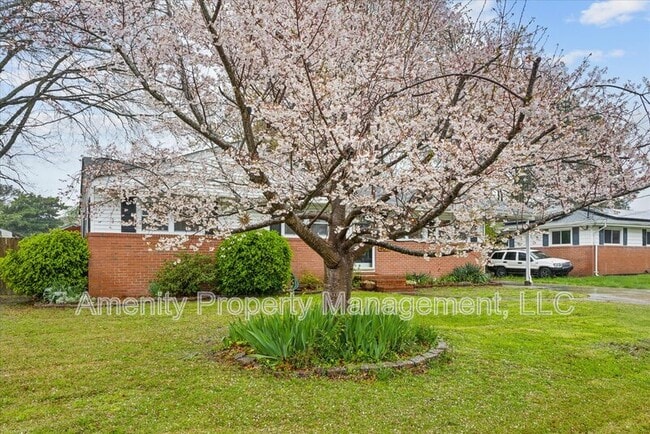 Building Photo - 409 Caren Dr