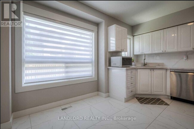 Building Photo - 5943 Brookhaven Way