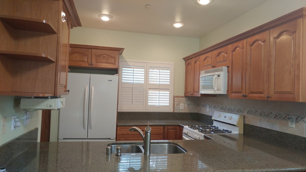 7408 Western Bay Dr, Buena Park, CA 90621 Condo for Rent in Buena