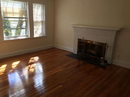 Foto del edificio - 64 Greycliff Rd