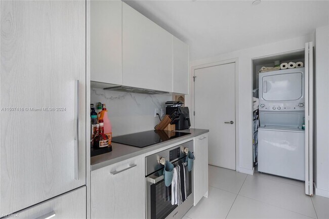 Building Photo - 2 br, 2 bath Condo - 501 NE 31st St Unit 3708