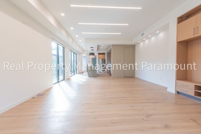 Foto del edificio - 1542 N Hoover St