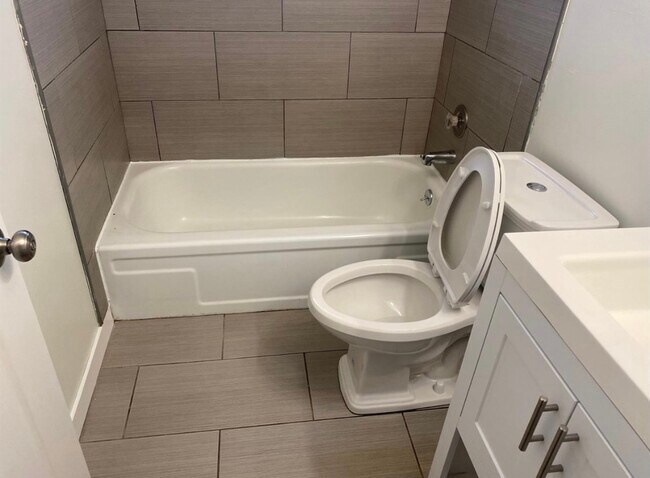 Foto del edificio - 2839 W Fairmont Ave