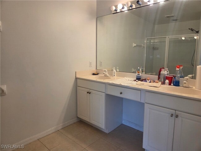 Building Photo - 977 Hampton Cir