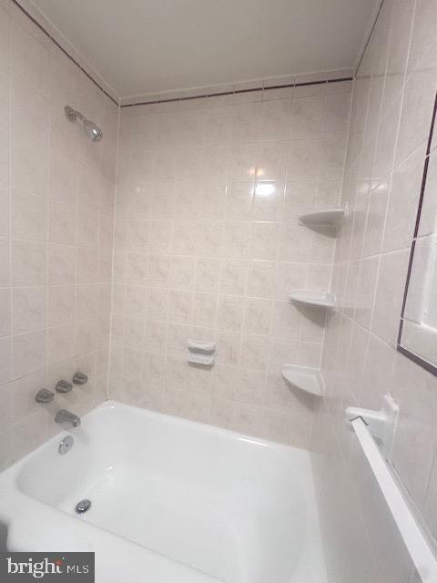 Foto del edificio - 5031 Huron St