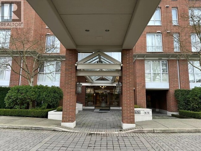 Building Photo - 5615 Hampton Pl