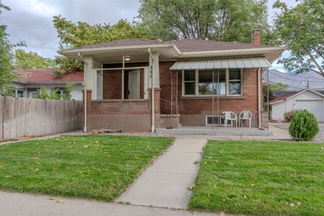 Building Photo - Brown Duplex