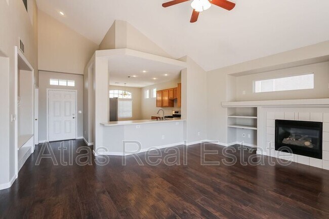 Building Photo - 425 W Azure Ave