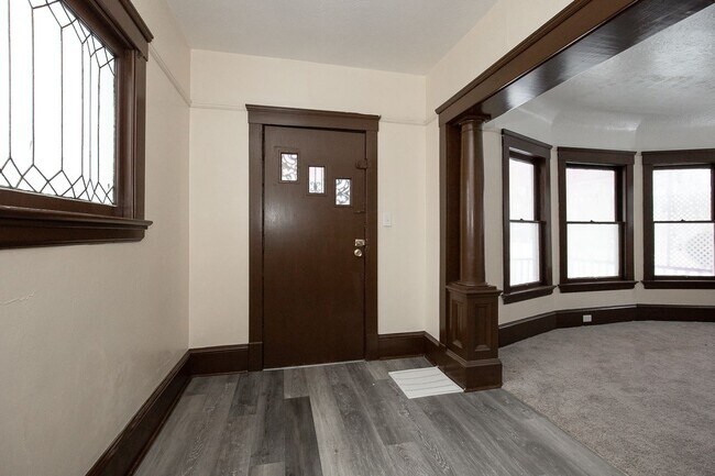 Building Photo - 10937 Tacoma Ave