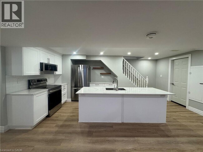 Building Photo - 10 Bonfair Ct