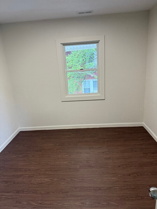 Foto del edificio - 1413 Elm Ave