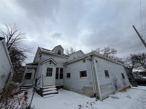 Building Photo - 1063 W 4th St