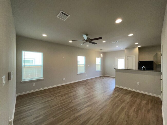 Foto del edificio - Townhome for rent