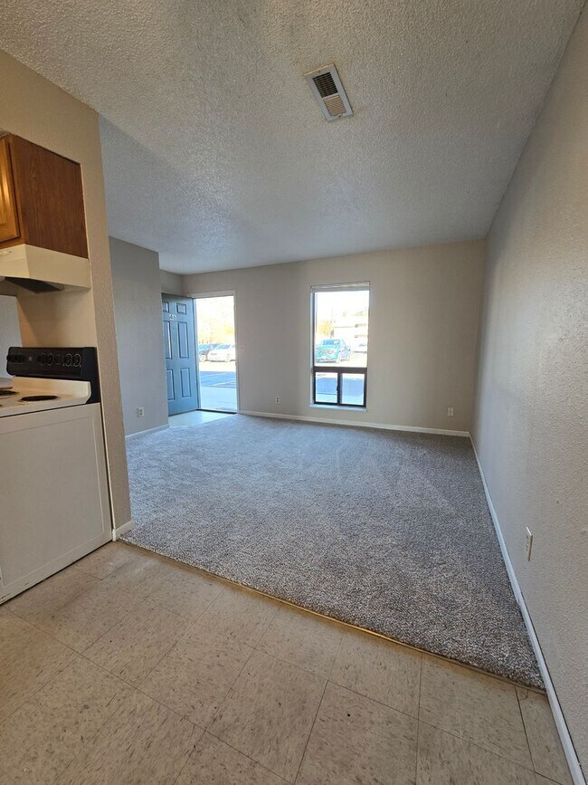 Foto del edificio - 2 Bedroom 1 Bathroom Apartment in the heart of Osage Beach!!