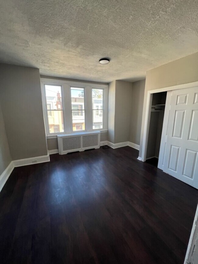Building Photo - BEAUTIFUL 3 BD 1.5 BATH HOUSE NOW READY TO...