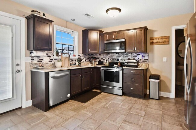 Foto del edificio - Pet Friendly Three Bedroom!